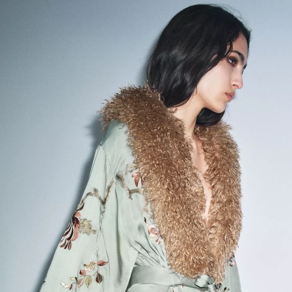 ZARA FAUX FUR COLLAR KIMONO ZW
COLLECTION LIMITED EDITION - Picture 9 of 13